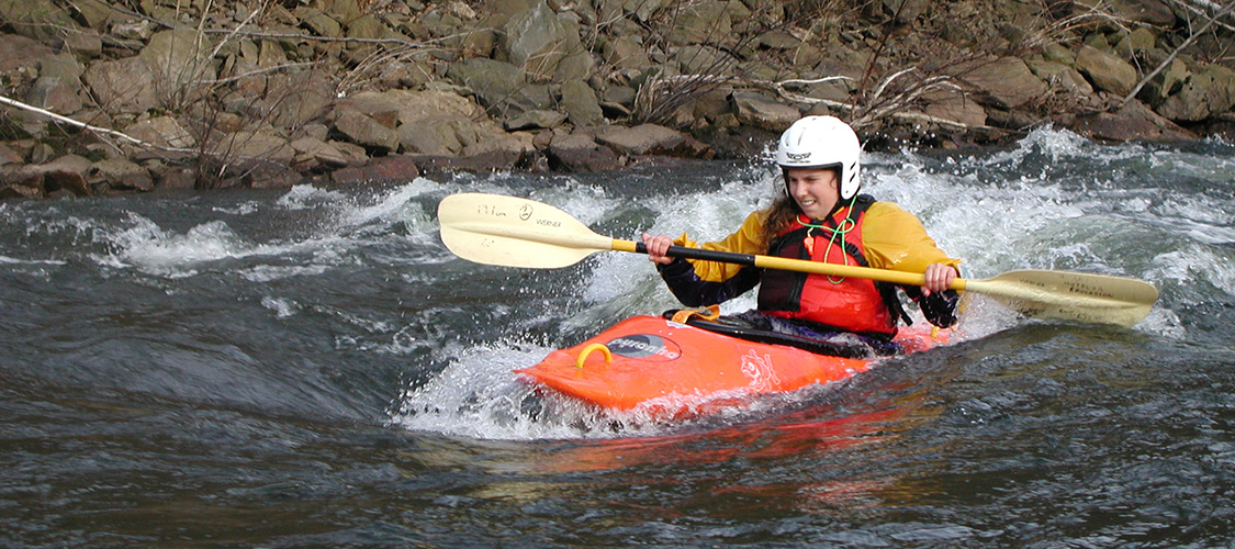 how many calories does kayaking burn